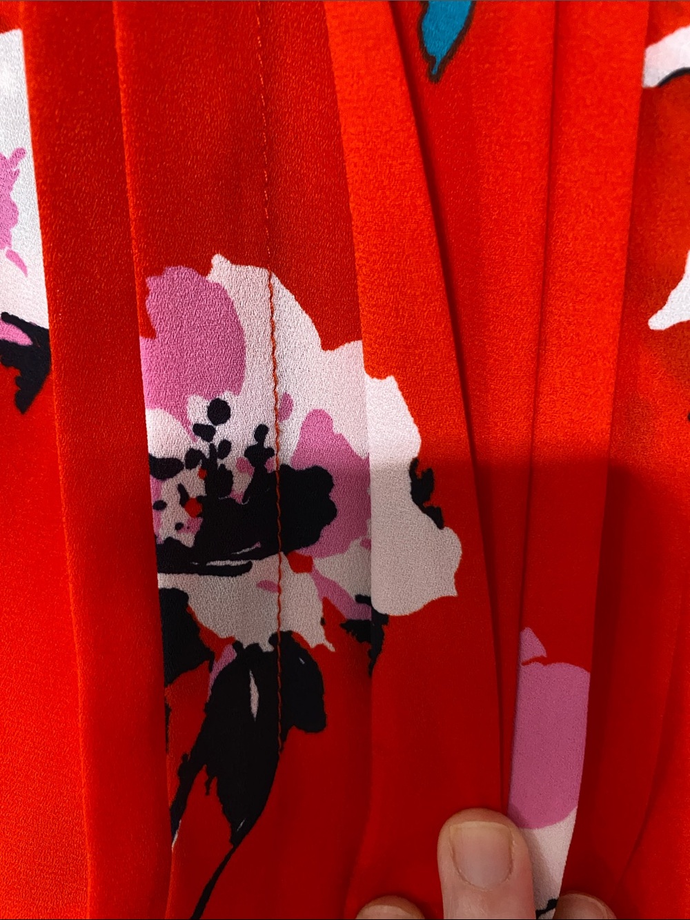 Market & Spruce Red Floral V-Neck Sleeveless Camisole - Picture 6 of 7